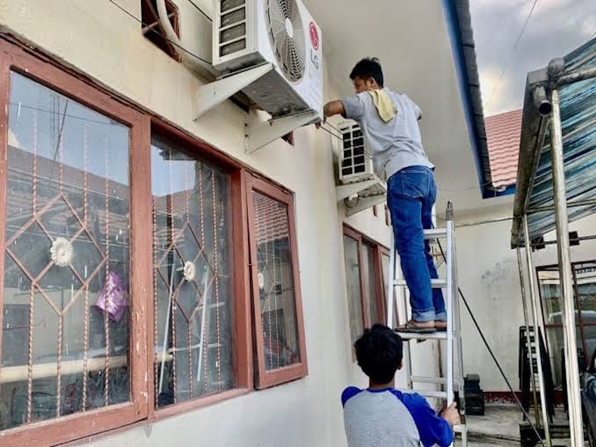 Ilustrasi evaporator AC sebelum dibersihkan